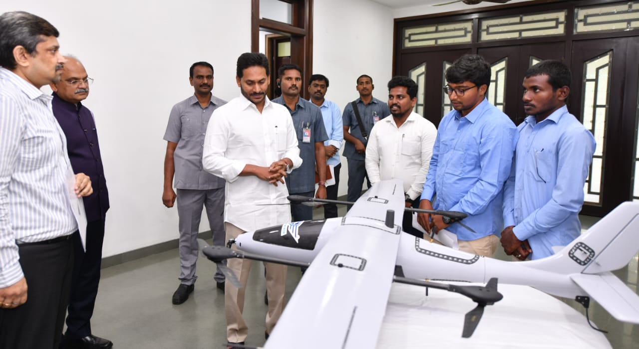De acuerdo con triste Ingenioso Andhra Pradesh Chief Minister YS Jagan Mohan Reddy inspected Drone -  Robotics India Live